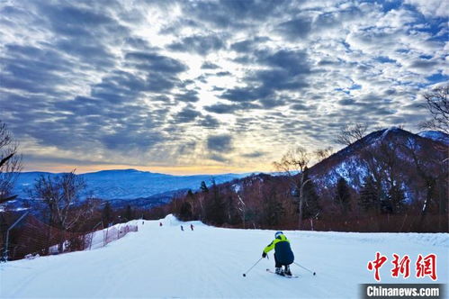 中国北疆广迎春雪 粉雪季引雪友 发烧